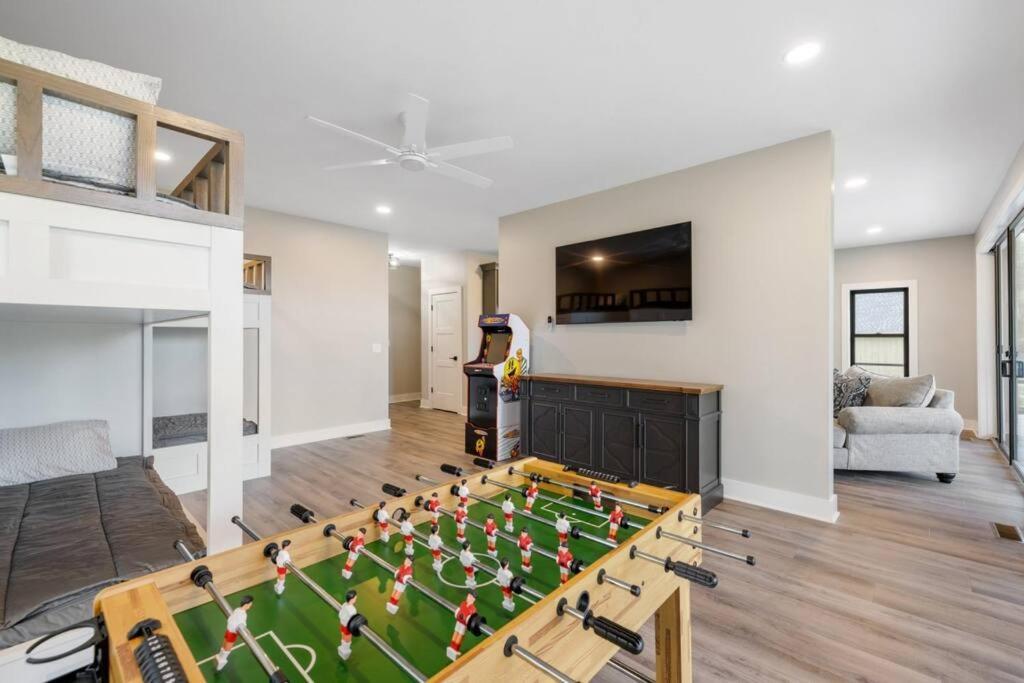 New Home, Dock, Kayaks, Game Room, Water Views Winchester Exterior photo