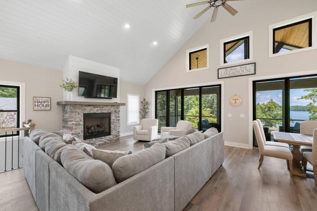 New Home, Dock, Kayaks, Game Room, Water Views Winchester Exterior photo