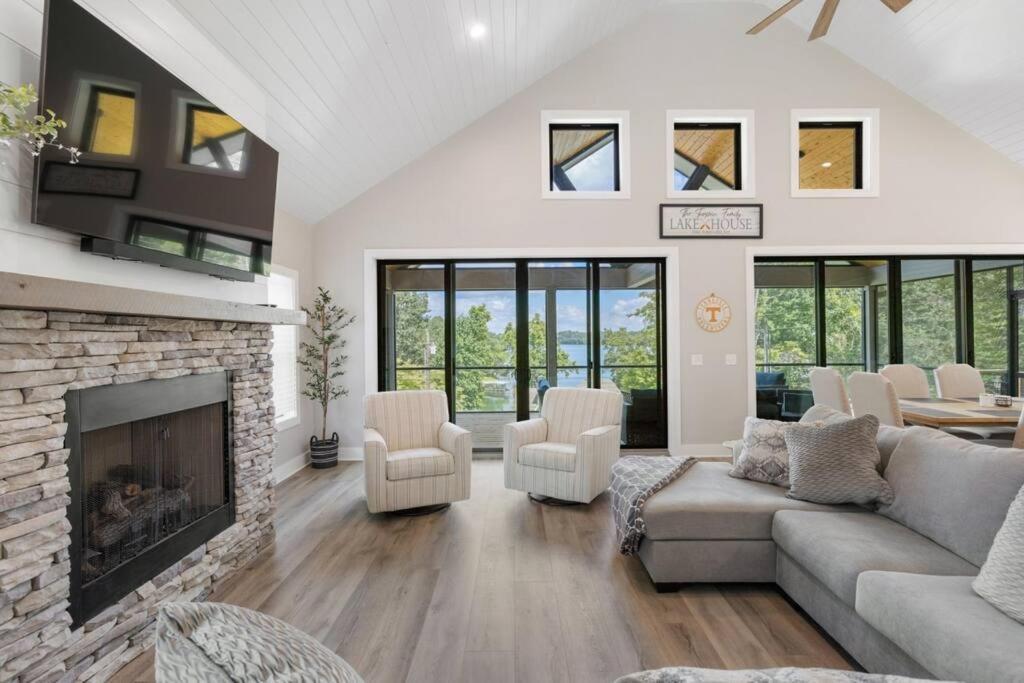 New Home, Dock, Kayaks, Game Room, Water Views Winchester Exterior photo