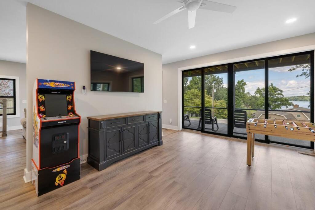 New Home, Dock, Kayaks, Game Room, Water Views Winchester Exterior photo