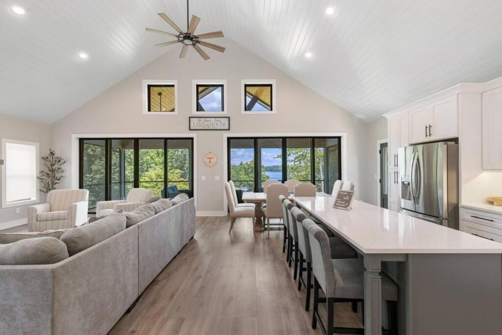 New Home, Dock, Kayaks, Game Room, Water Views Winchester Exterior photo