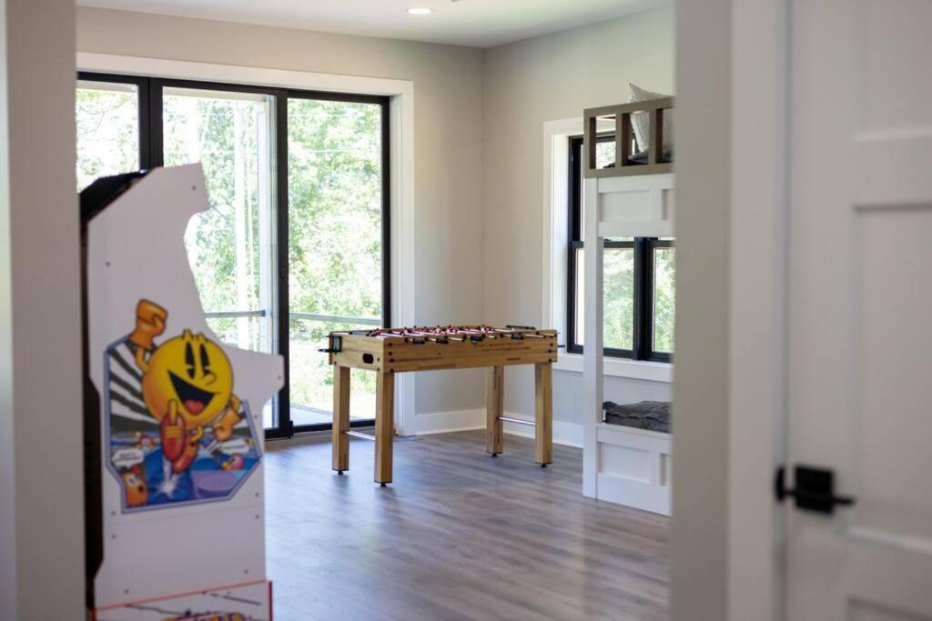 New Home, Dock, Kayaks, Game Room, Water Views Winchester Exterior photo